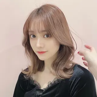 ミディアム Toiro所属・🤎小顔レイヤー /ベージュ🤎友香のヘアスタイル