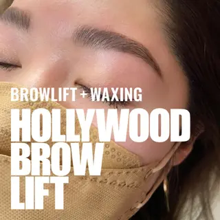 アイブロウ beautyroom Naturaのネイルデザイン