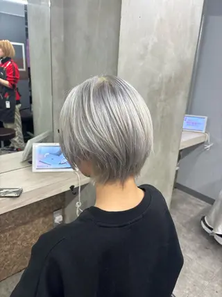 ショート ブリーチ&似合せボブ 田中寛十のヘアスタイル