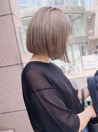 ショート カラー ヘアアレンジ ネイル マツエク・マツパ ハイトーンボブ 前田 表参道　グレージュのヘアスタイル