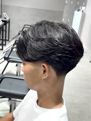 ショート カラー パーマ メンズ 【シャドウパーマ センターパート】義心のヘアスタイル