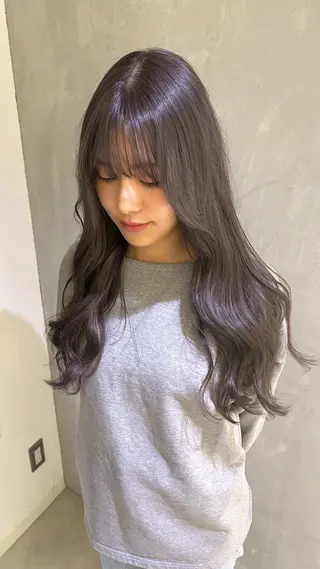 ロング Ann/ベージュ /ミルクティーのヘアスタイル