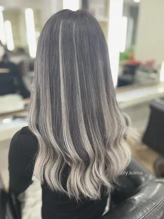 セミロング カラー 🐥こ ま🐥のヘアスタイル