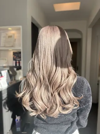 セミロング カラー 栗林 茉那のヘアスタイル