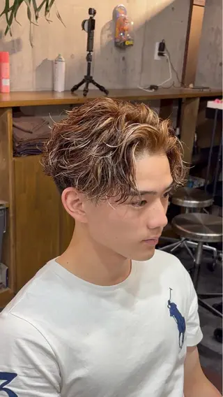 メンズ Maison 心斎橋店所属・メンズ特化パーマ/ ハイトーンブリーチのヘアスタイル