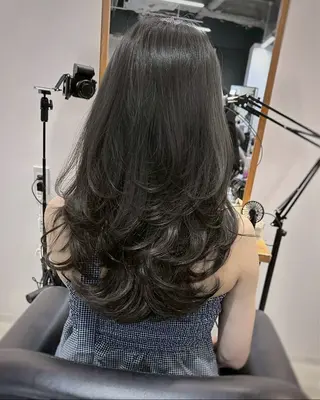 ロング カラー ✨️赤み消しカラー/ ミルクティーベージュのヘアスタイル