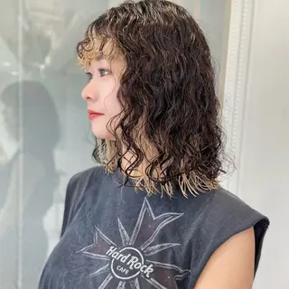 ミディアム パーマ レイヤーカット⭐️ ブリーチ桑原 日花理のヘアスタイル