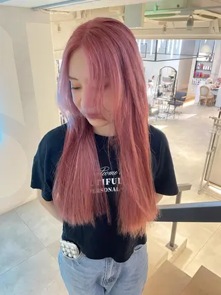 カラー 🎀ボブ＋ハイトーン シュカ👶🏻のヘアスタイル