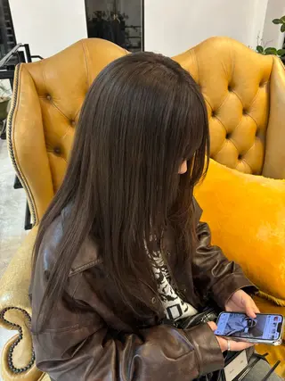 カラー 伊藤 詩のヘアスタイル