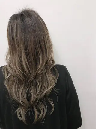 ロング カラー ✴️Siesta✴️ 髪質改善艶カラーのヘアスタイル