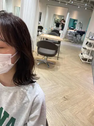 ミディアム 伊藤 愛美のヘアスタイル
