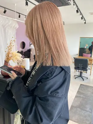 ミディアム カラー 藤井 貴美子のヘアスタイル