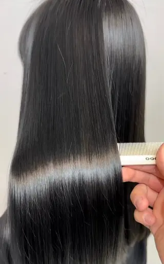 ロング 山名 璃湖のヘアスタイル