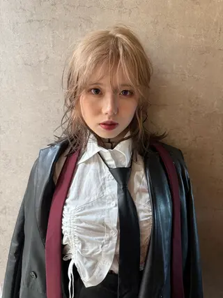 カラー はなえ/ブリーチ/複 雑履歴修正のヘアスタイル