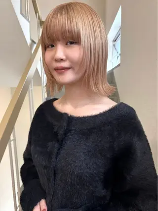 ショート siki所属・ｍｏｍｏ/ ハイトーン/ベージュのヘアスタイル