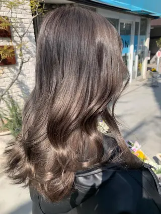 カラー ヤマダ サクラのヘアスタイル