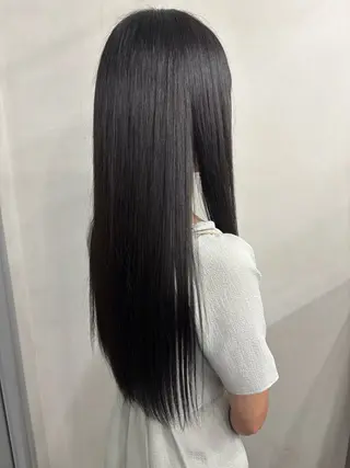 ロング カラー 長谷川 日南のヘアスタイル