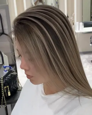 カラー Mina/岡山/矯正 ブリーチ/レイヤーのヘアスタイル