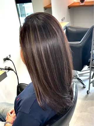 セミロング Helm所属・久次米 智人のヘアスタイル