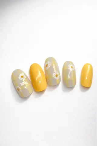 ミディアム Silent /話さないネイルサロン所属・河島 翼のネイルデザイン