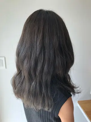 セミロング カラー 上平 綾菜のヘアスタイル