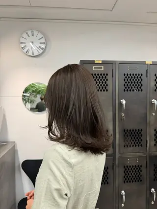 ミディアム INORI /フェイスレイヤーのヘアスタイル