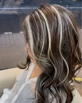 セミロング カラー Cure2所属・🌈白いハイライト 🌈 🐶ノザワ🐶のヘアスタイル