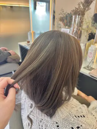ミディアム Iris by artina 武蔵小杉店【イリス バイ アルティナ】所属・🎼レイヤー/顔周り カット/nene♬のヘアスタイル