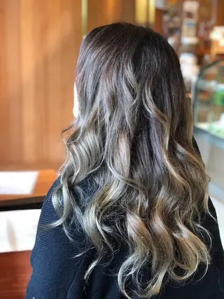 ロング パーマ カラー chill out 南塚口本店のヘアスタイル