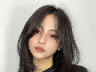 ロング タカノ アツコのヘアスタイル