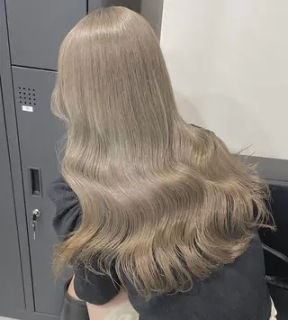ロング カラー ONYX所属・ブリーチ/ハイトーン ミルクティー/ハルトのヘアスタイル
