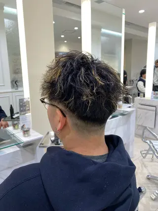 カラー パーマ メンズ スパイラル波巻き パーマ井本汰壱のヘアスタイル