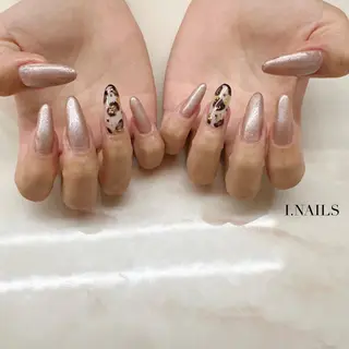 ネイル アイネイルズ所属・早川 梓のネイルデザイン