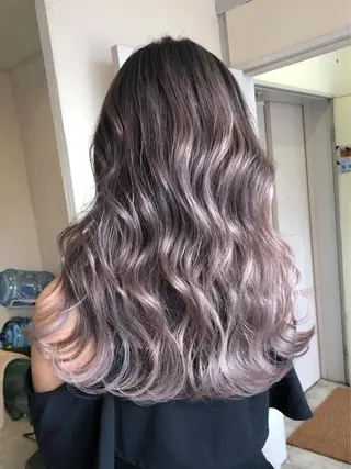 ロング 韓国レイヤー外国人風 透明感カラー髪質改善のヘアスタイル