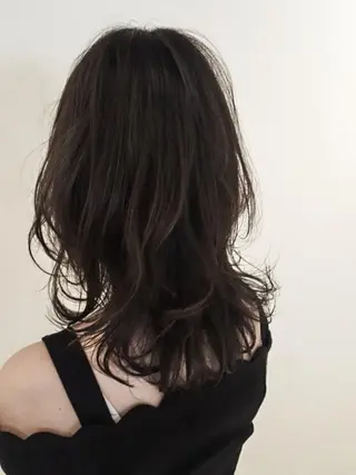 セミロング カラー 尾野 恭平のヘアスタイル