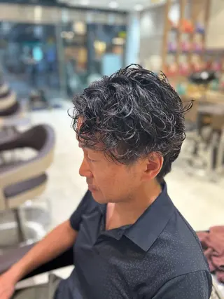 ショート パーマ メンズ ハイトーン× デザイン　Runoのヘアスタイル