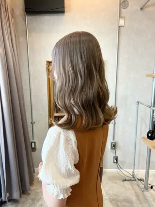 セミロング Asobi所属・透明感♡くすみカラー 🍏Haruka🍏のヘアスタイル