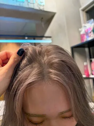 ロング カラー ミルクティー× グレージュMOMOのヘアスタイル