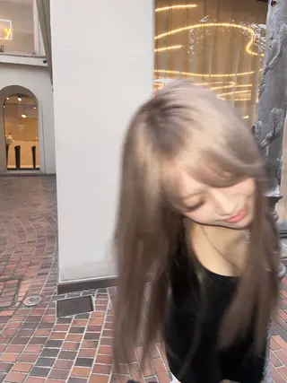 ロング AIRA/ブリーチ ‪/透明感カラーのヘアスタイル