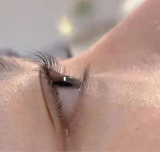 パーマ アデル エクステサロンのマツエク・マツパデザイン