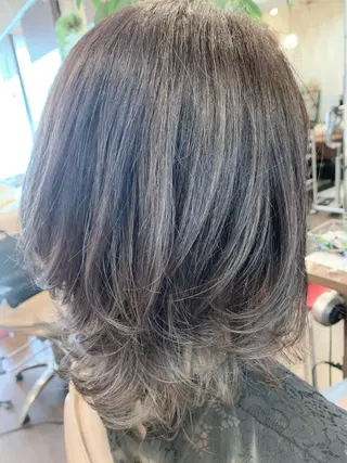 ミディアム カラー coupe ciseauxのヘアスタイル