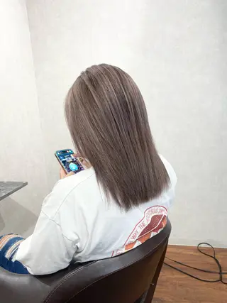 セミロング カラー _White所属・ＳＨＩ ＺＵのヘアスタイル