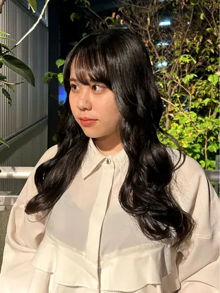 ロング 大嘉田 麻凜のヘアスタイル