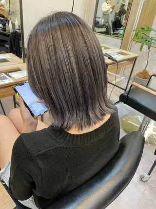 ミディアム カラー akane .のヘアスタイル