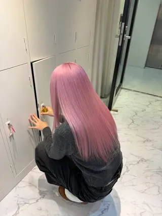 ロング youres hair 新宿3丁目店所属・🍫ハイトーン✖︎ 髪質改善🍫柴田のヘアスタイル