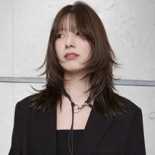 ミディアム カラー nonoka オリーブ/レイヤーのヘアスタイル