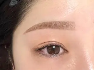 アイブロウ EmiyBeautyLush所属・Emiy BeautyLushのマツエク・マツパデザイン