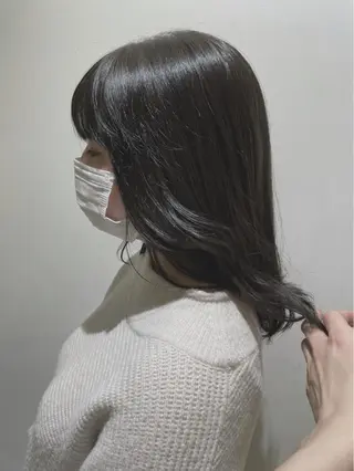 セミロング カラー レイヤーカット 岩谷流星のヘアスタイル