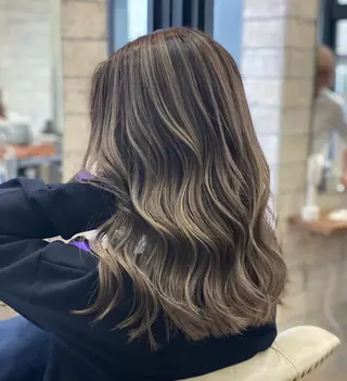 ロング カラー パーマ ヘアアレンジ メンズ キッズ ネイル マツエク・マツパ ハイライト、レイヤー カット/西梅田/中西のヘアスタイル