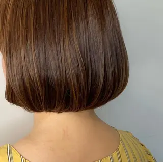 ショート カラー 小森 衣純のヘアスタイル